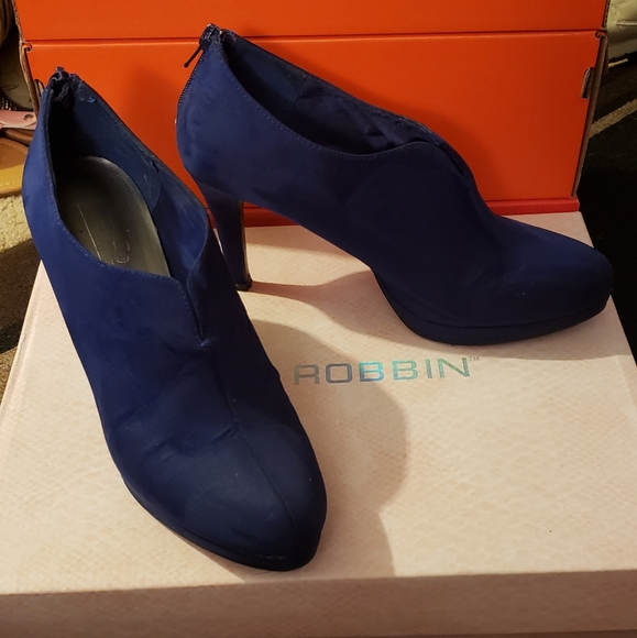 Heels - Picture 4 of 4